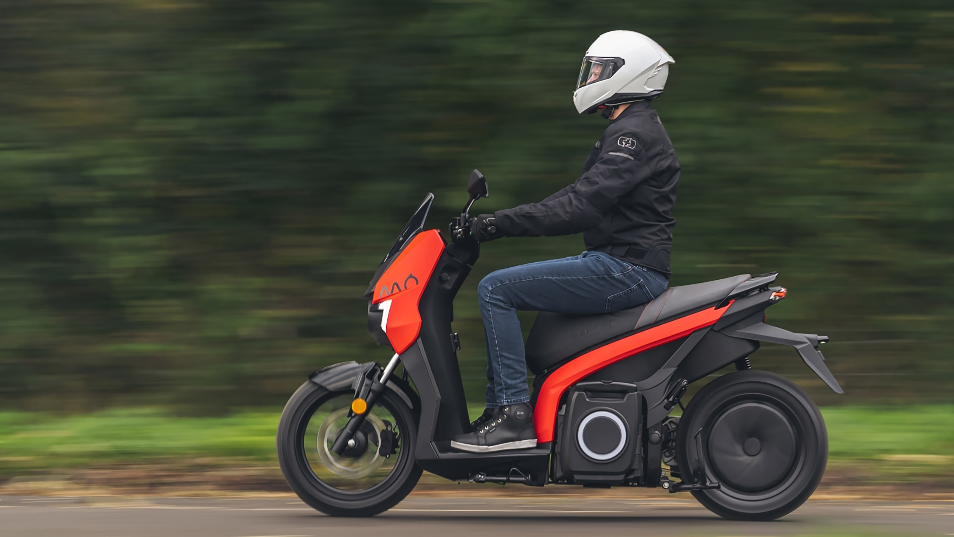 SEAT Mo - side
