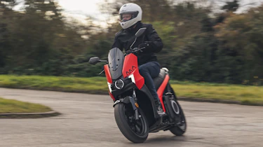 SEAT Mo - front cornering