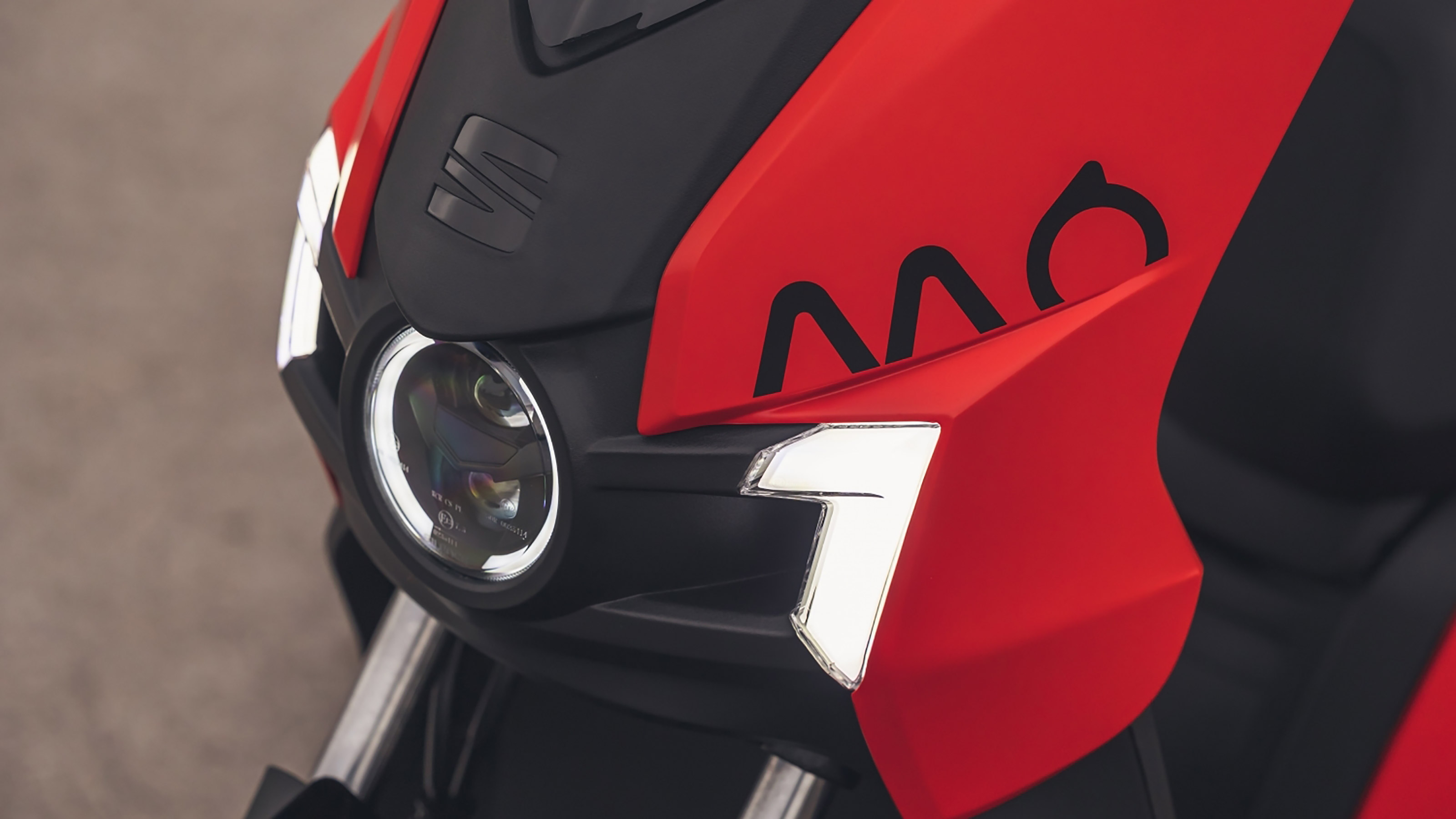 SEAT Mo - front light