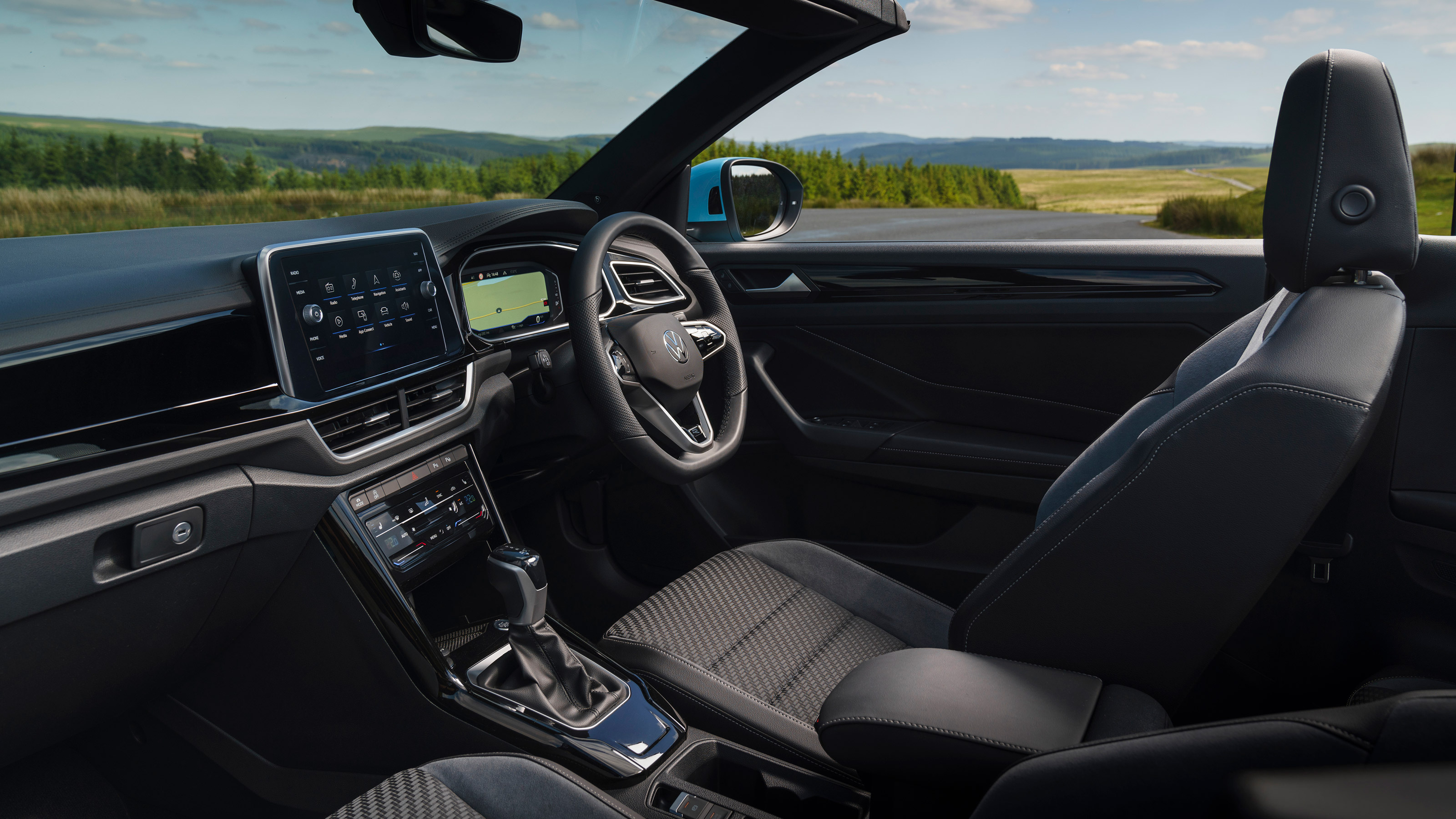Volkswagen T-Roc Cabriolet - dash