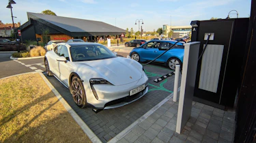 Porsche Taycan 4S Cross Turismo - charging
