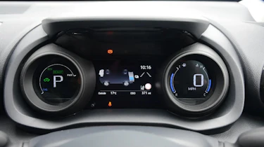 Used Toyota Yaris Mk4 - dials