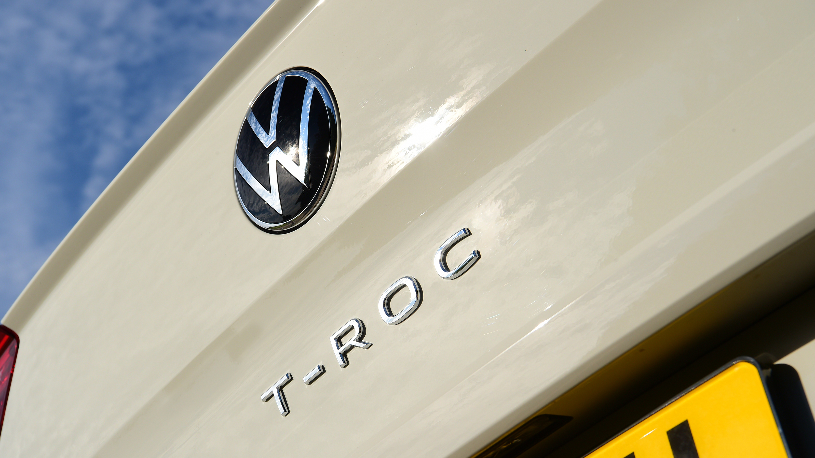 VW T-Roc: rear badge