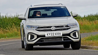 VW T-Roc: front cornering