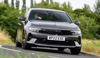 Vauxhall Astra UK - front cornering