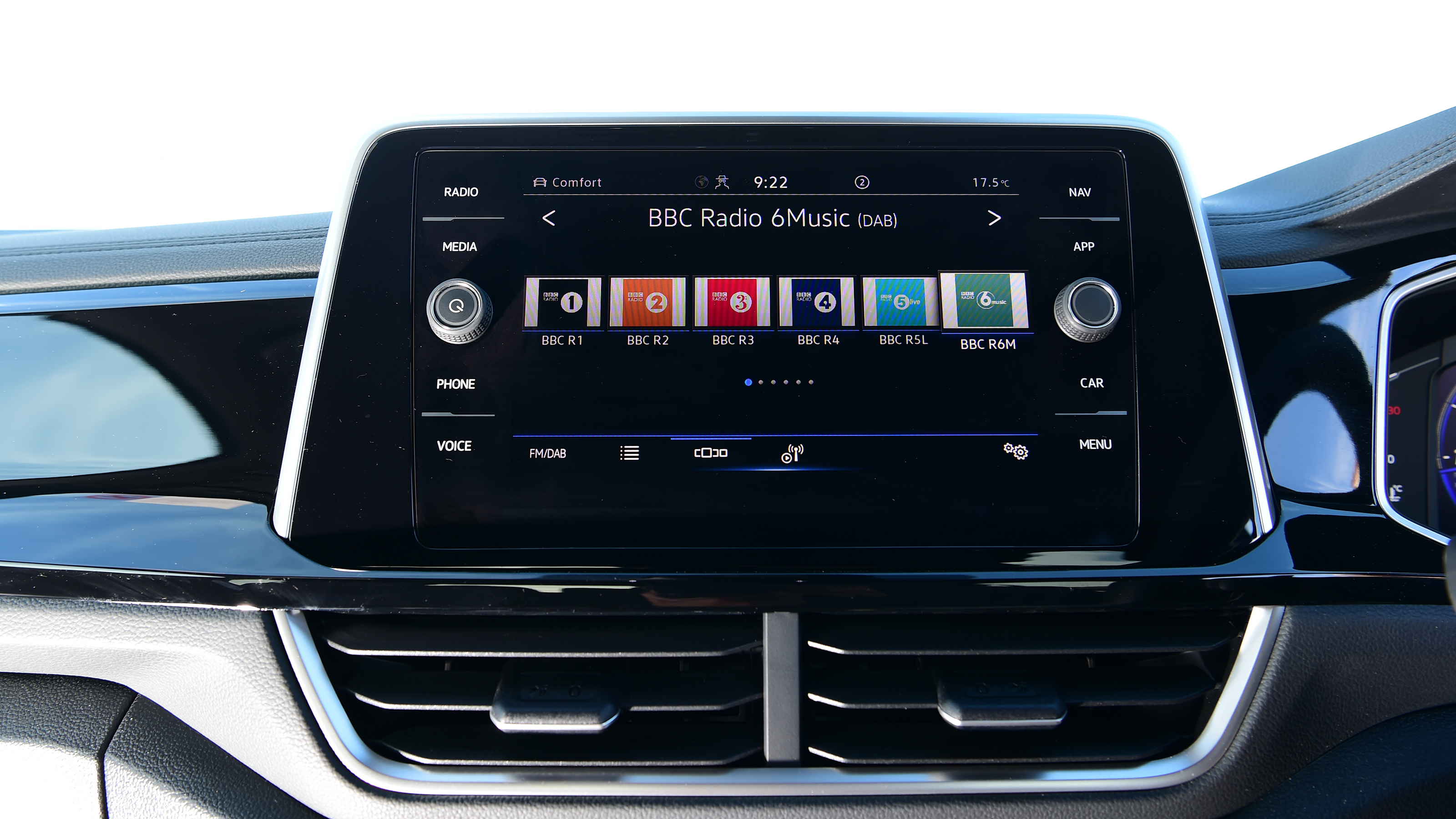 2022 Volkswagen T-Roc R - infotainment screen