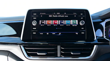 2022 Volkswagen T-Roc R - infotainment screen