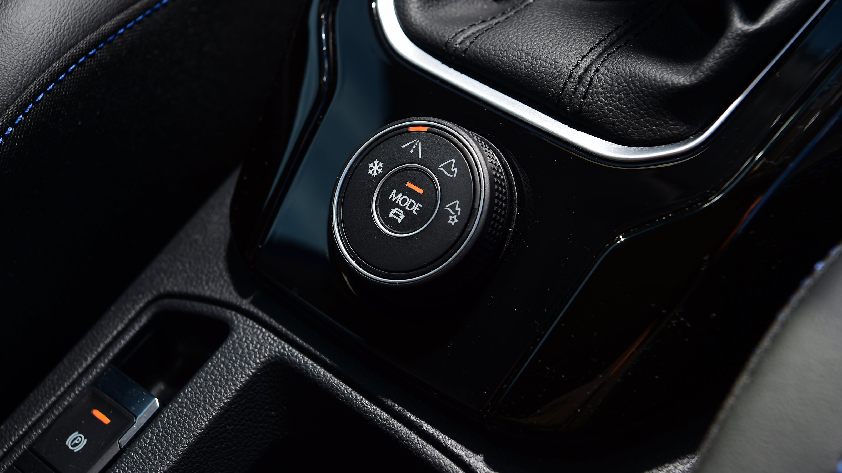 2022 Volkswagen T-Roc R - drive mode selector