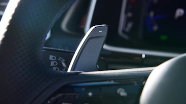 2022 Volkswagen T-Roc R - paddle shifter