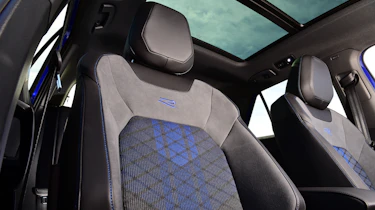 2022 Volkswagen T-Roc R - front seats
