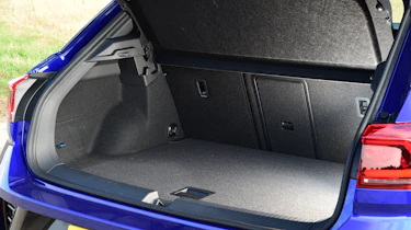 2022 Volkswagen T-Roc R - boots