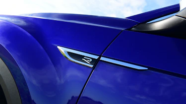 2022 Volkswagen T-Roc R - front quarter badge