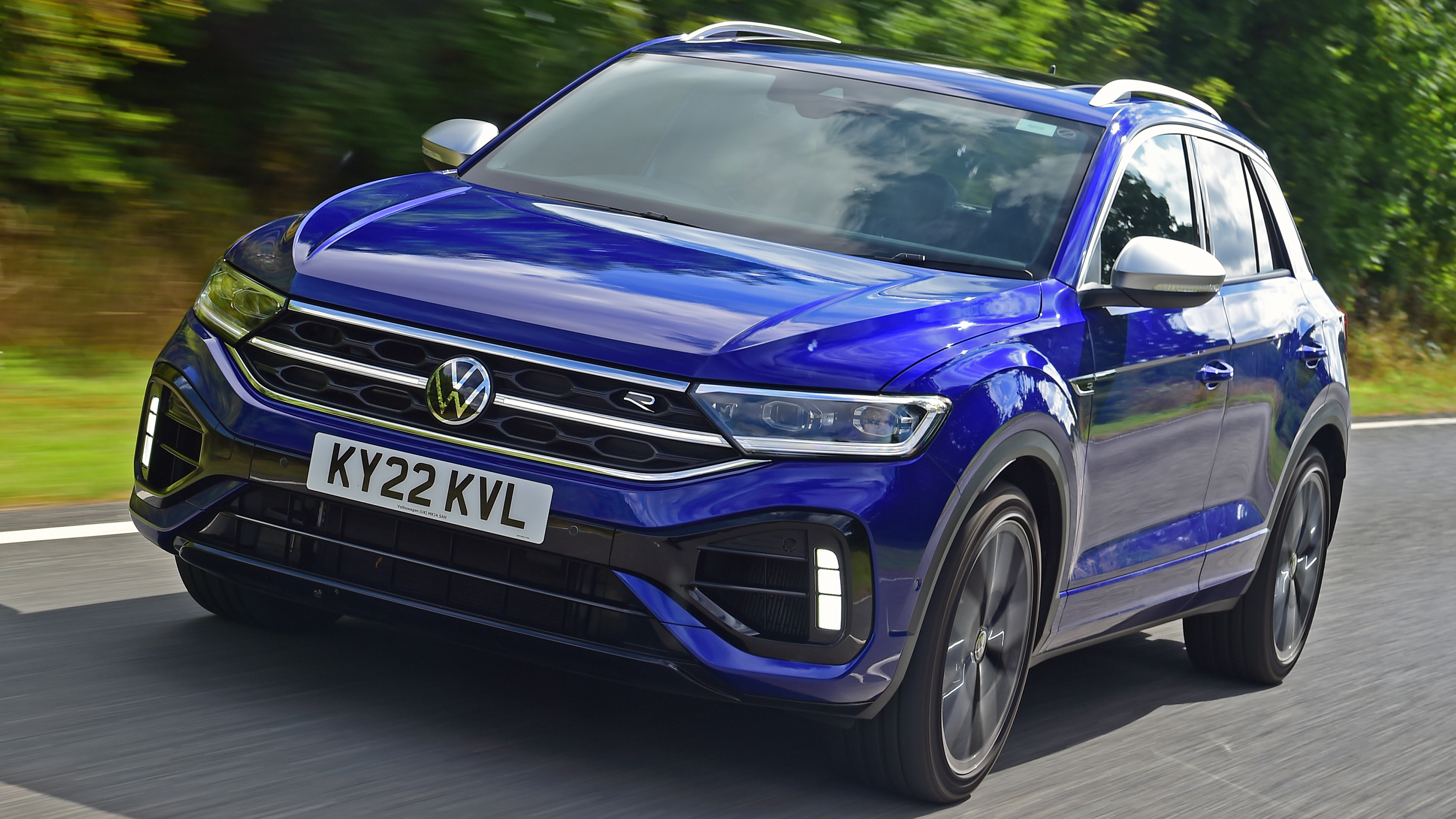 2022 Volkswagen T-Roc R - front tracking