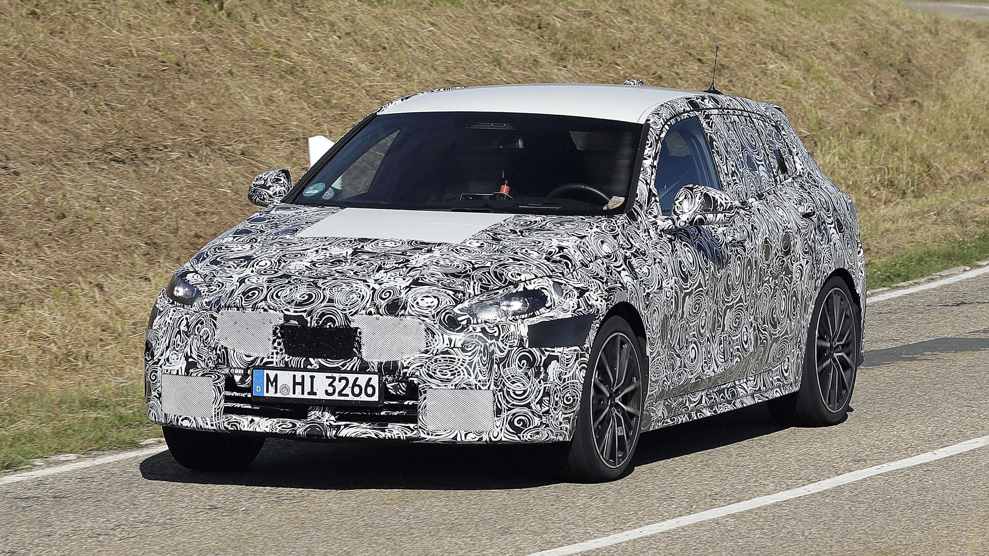 BMW 1 Series facelift spyshot 1