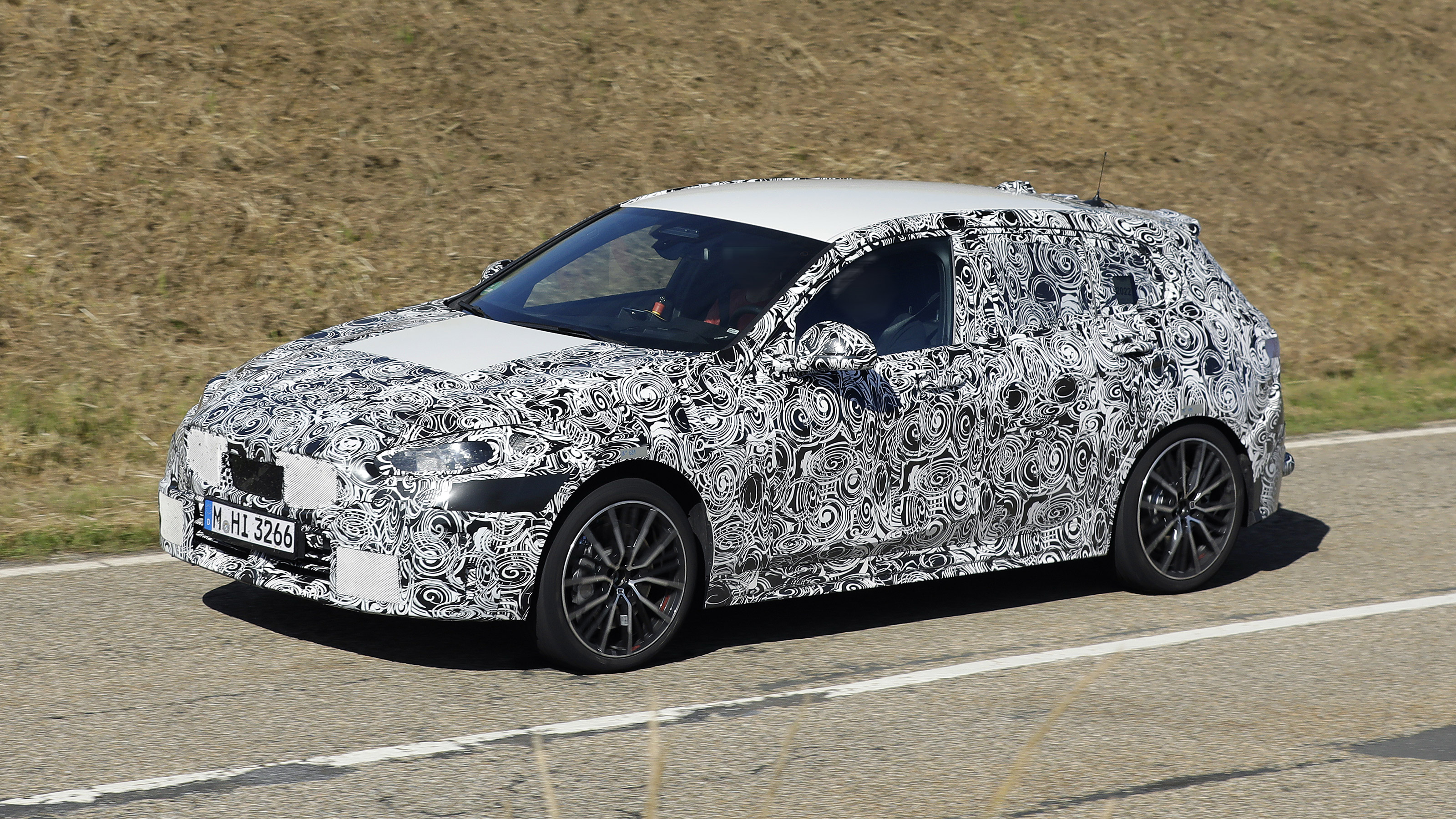 BMW 1 Series facelift spyshot 2