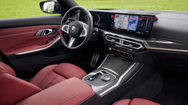 BMW 3 Series.- interior