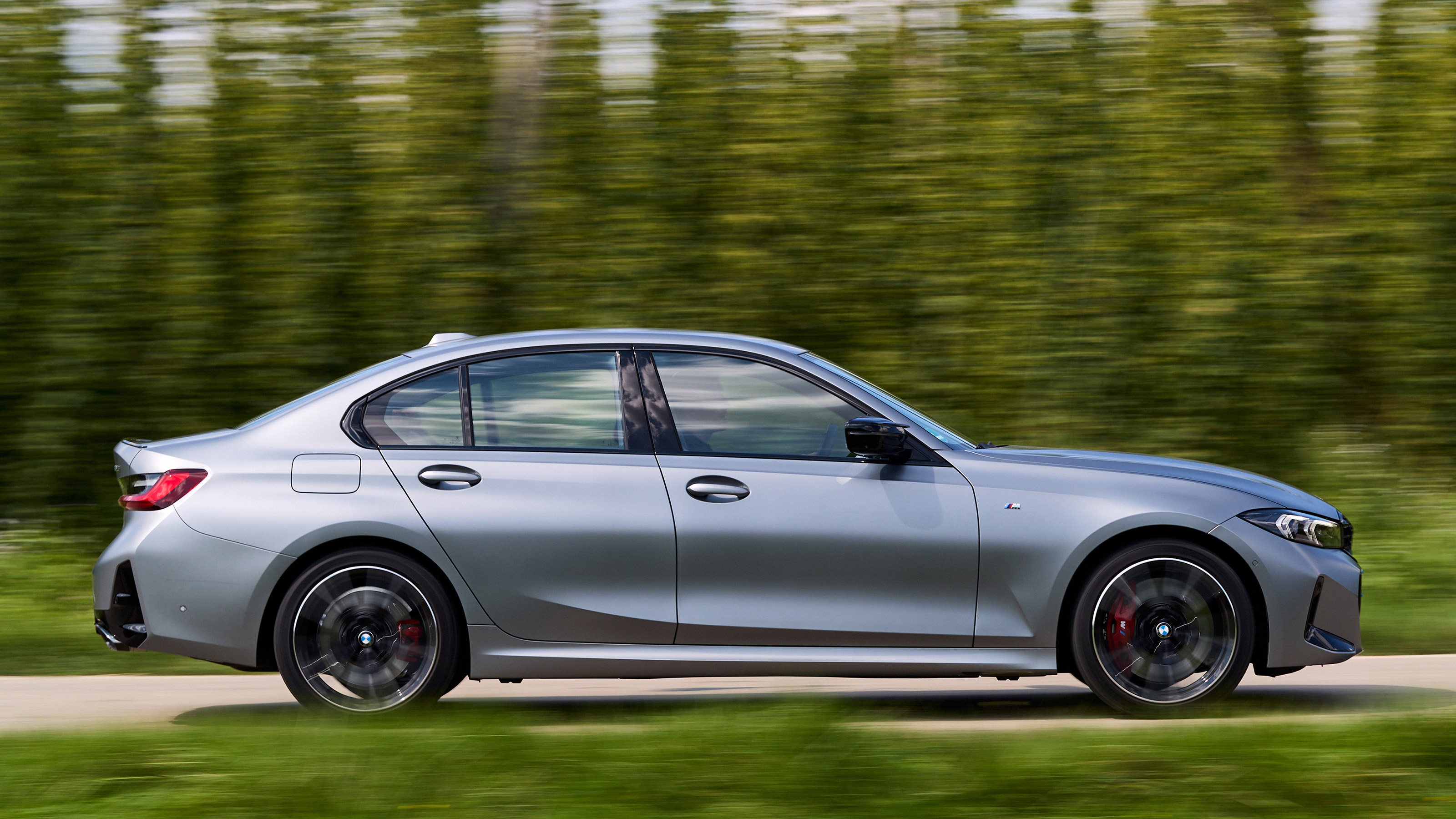 BMW 3 Series.- side