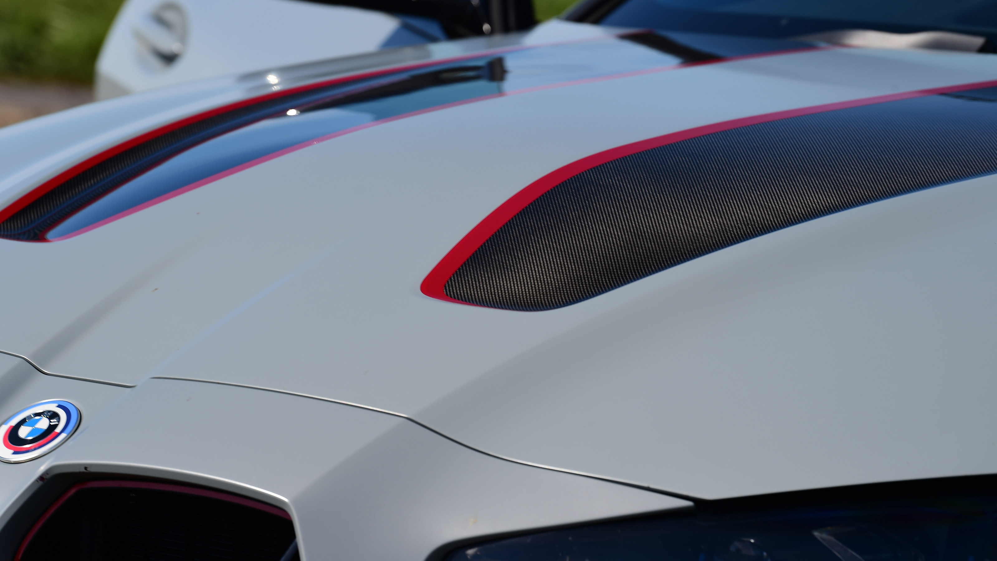 BMW M4 CSL - bonnet