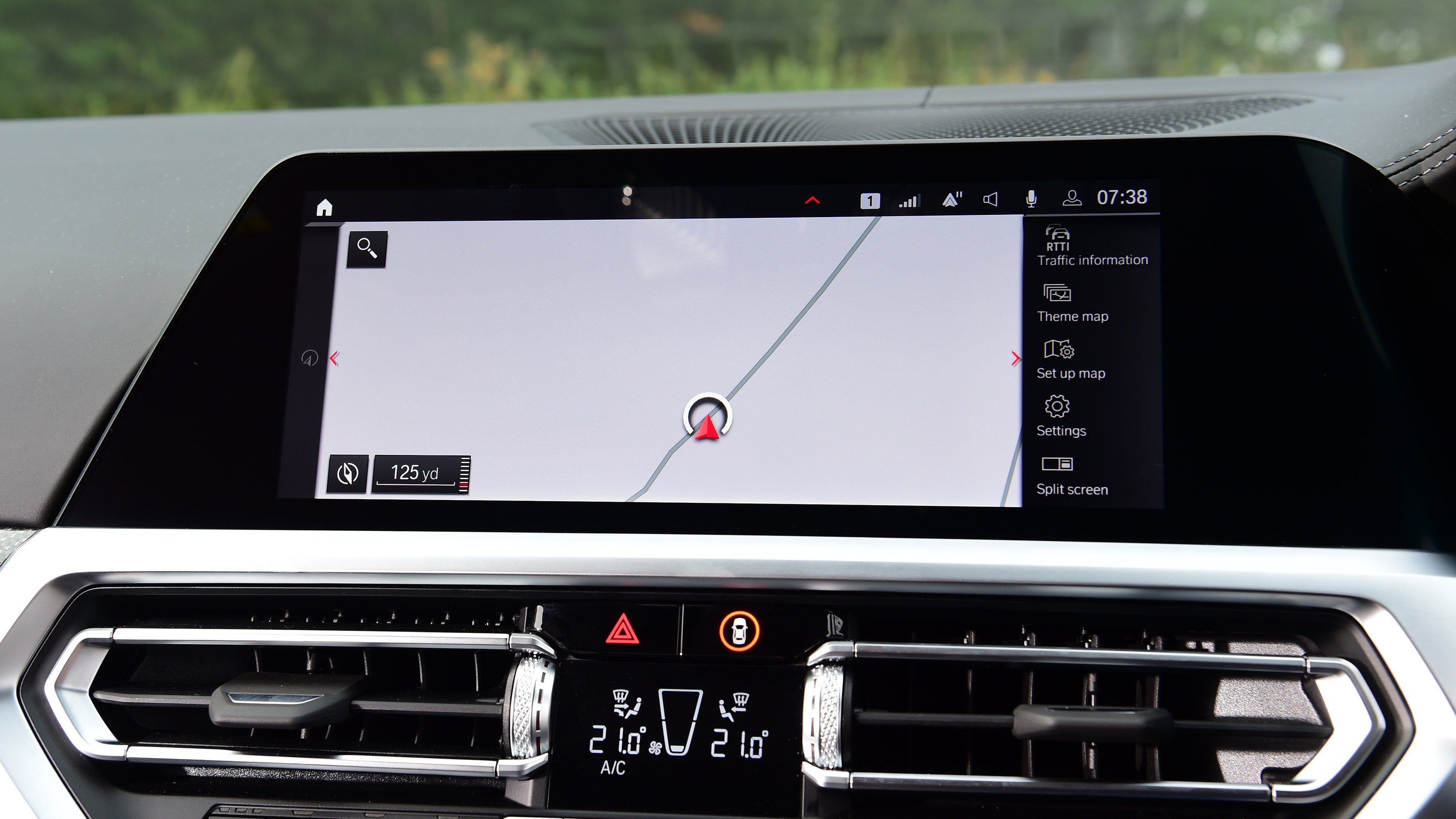BMW M4 CSL - sat-nav