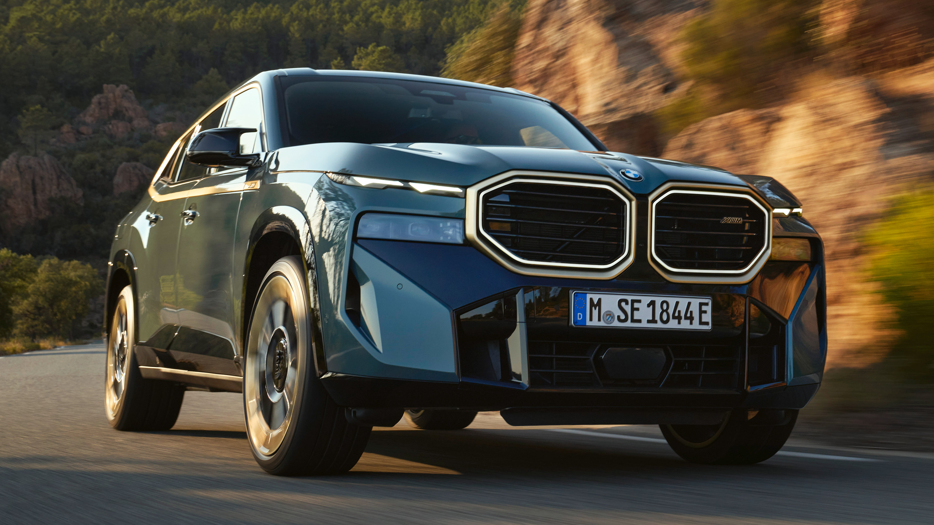 BMW XM - front action