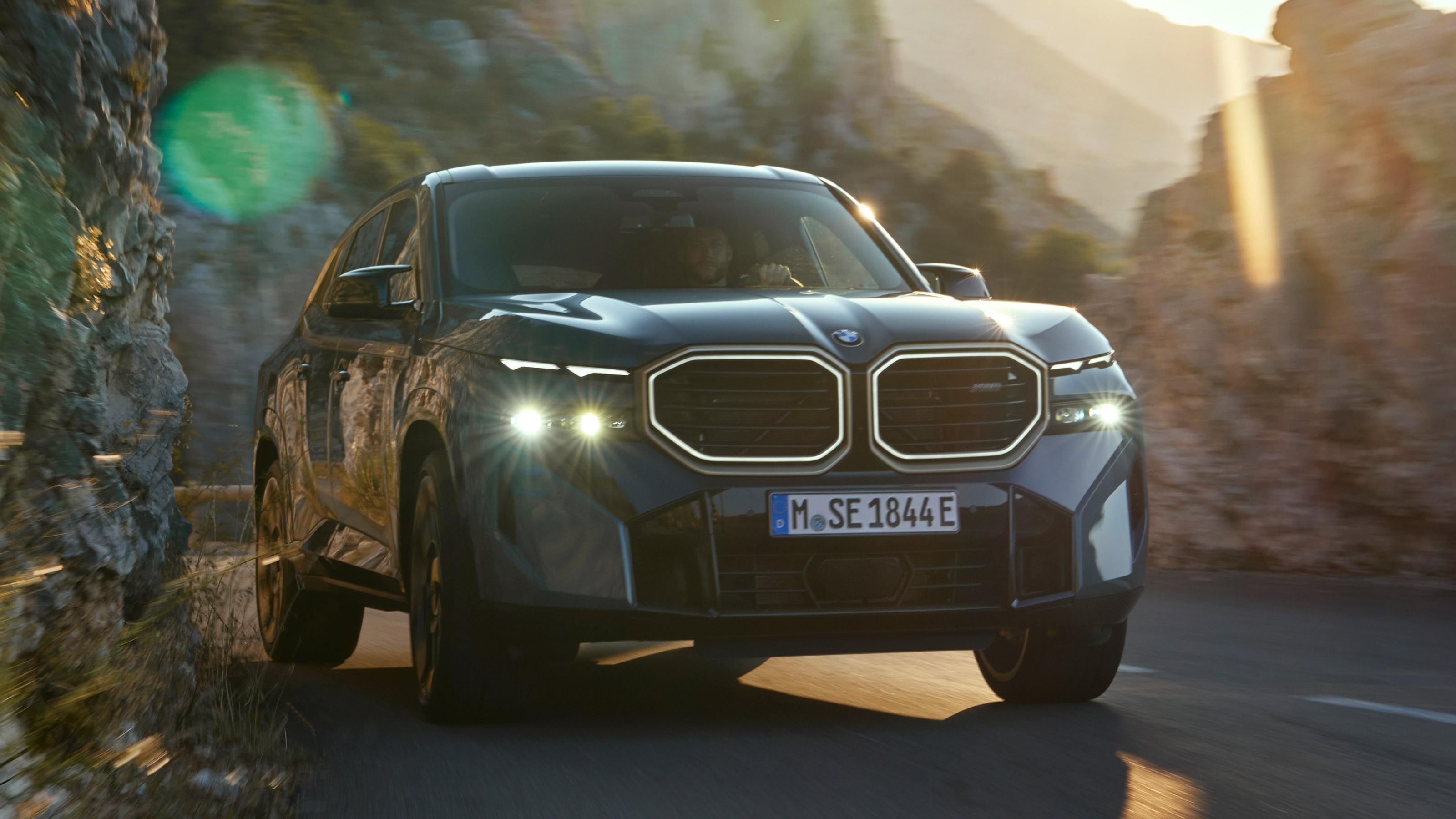 BMW XM - full front action