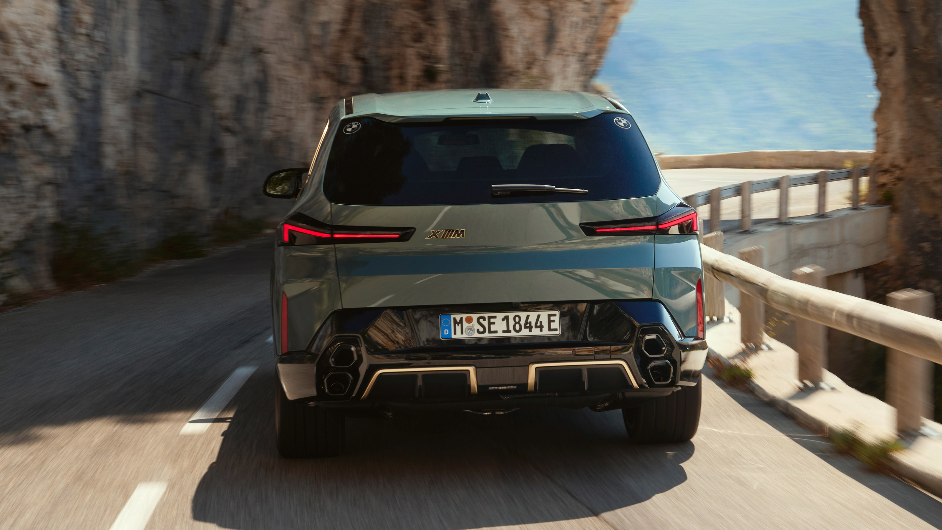 BMW XM - full rear