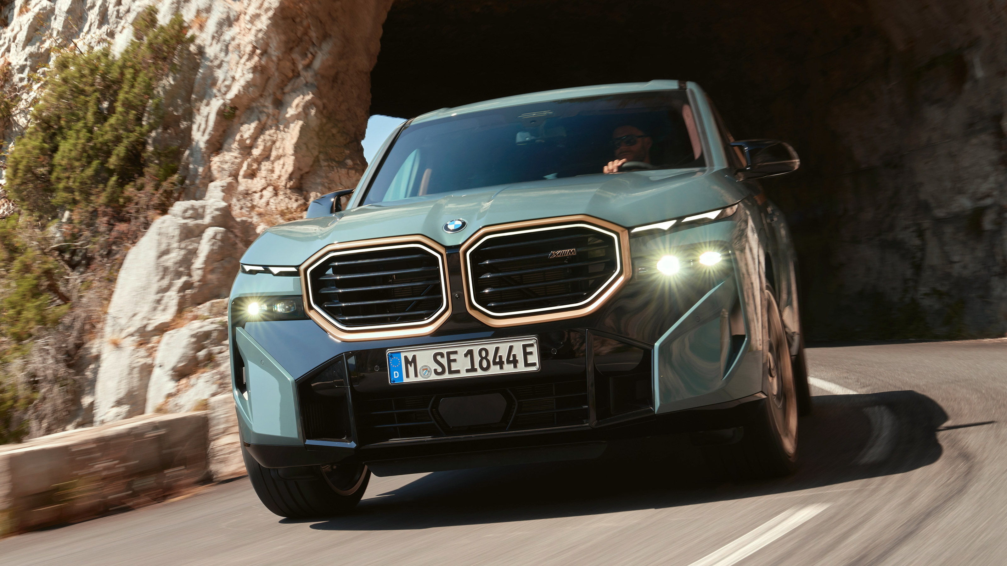 BMW XM - full front