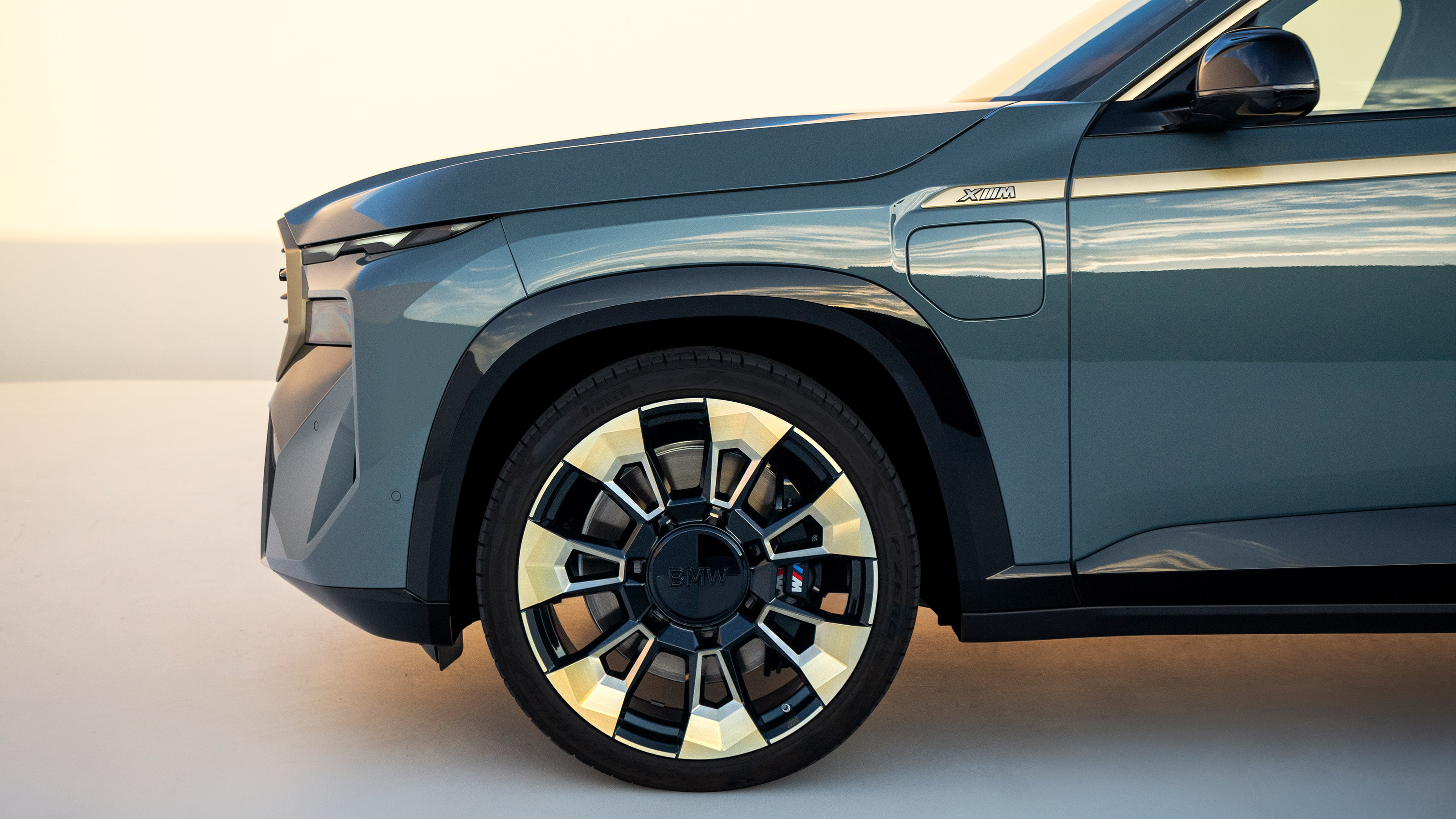 BMW XM - wheel