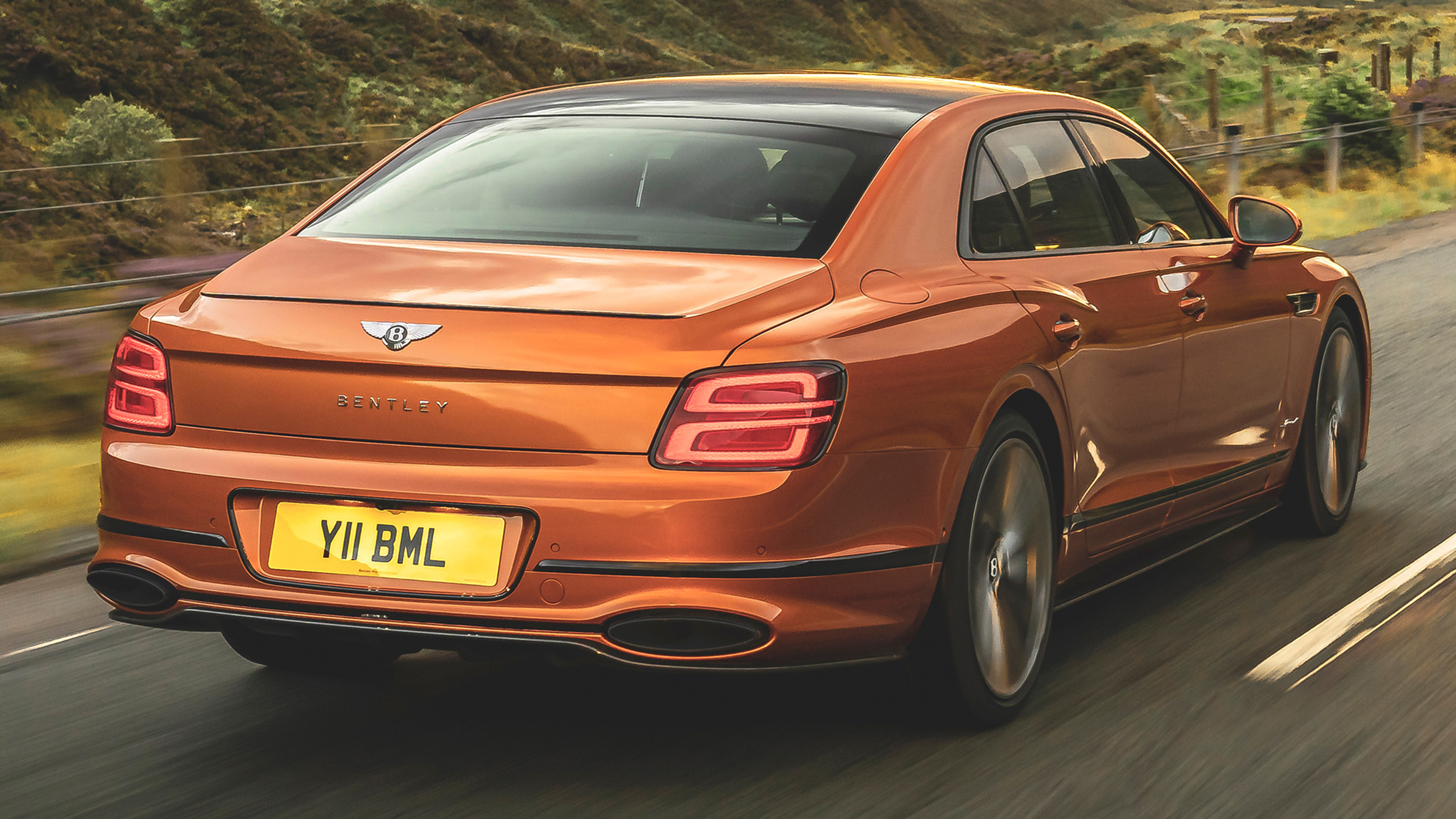 Bentley Flying Spur Speed - rear tracking
