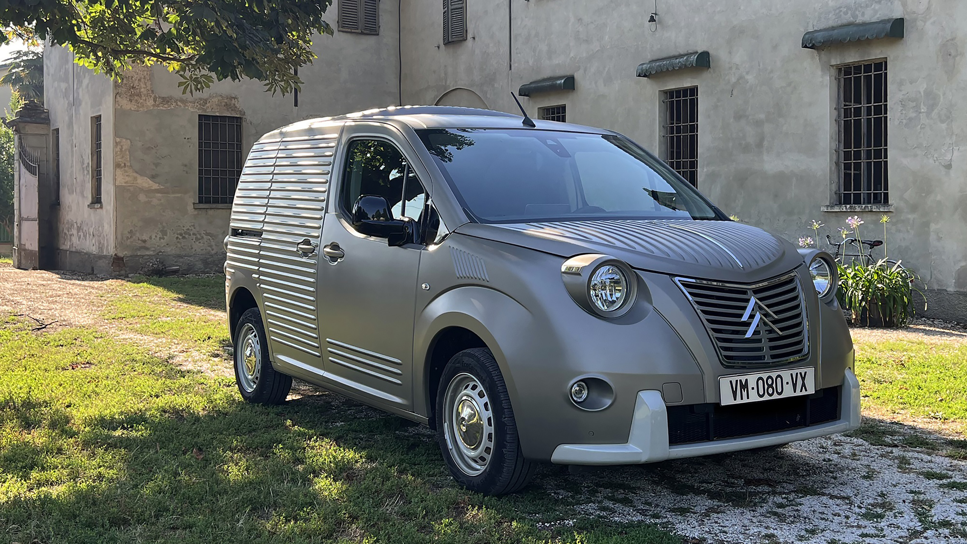 Citroen Berlingo 2CV Fourgonnette front