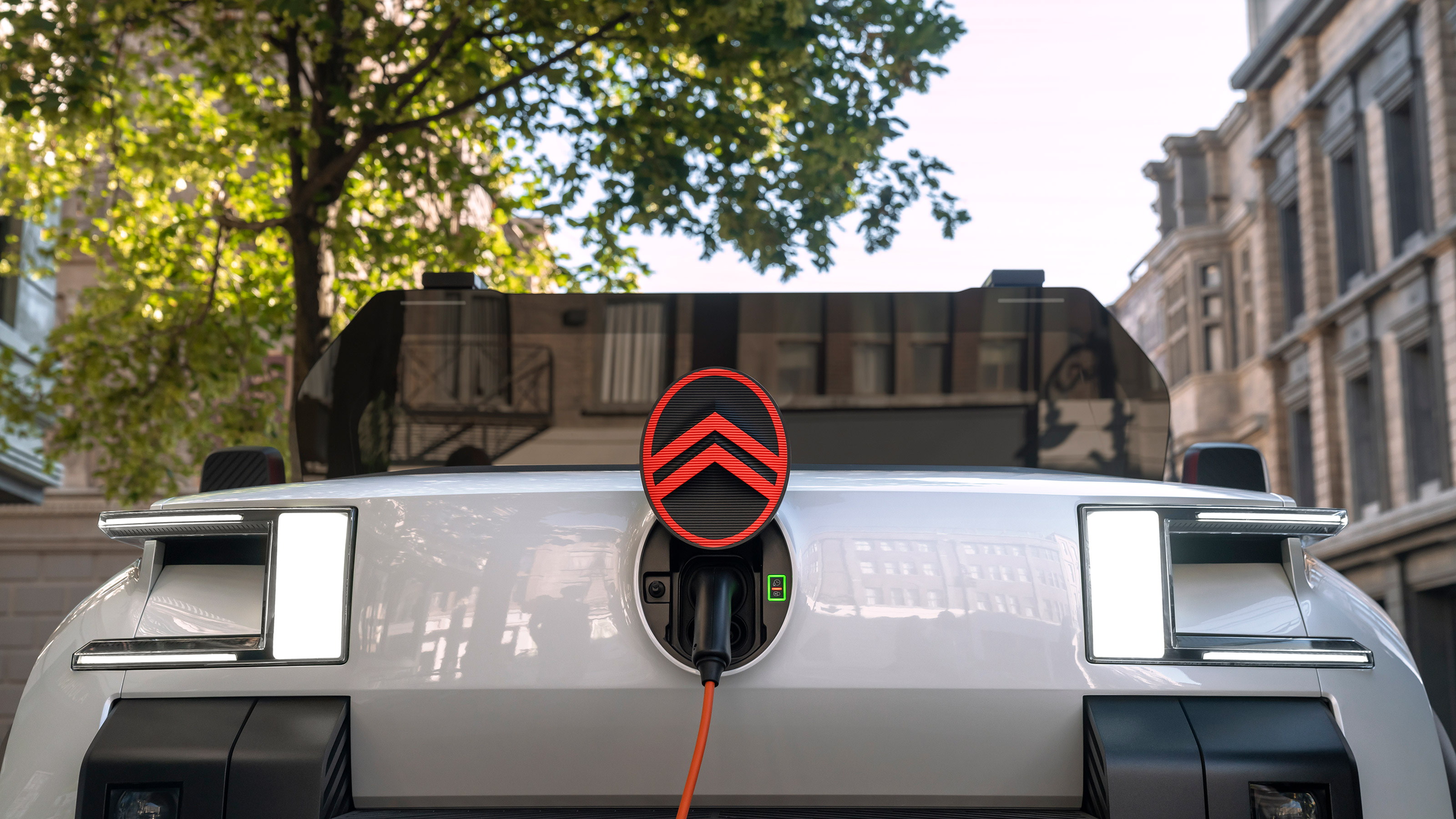 Citroen Oli concept - charging