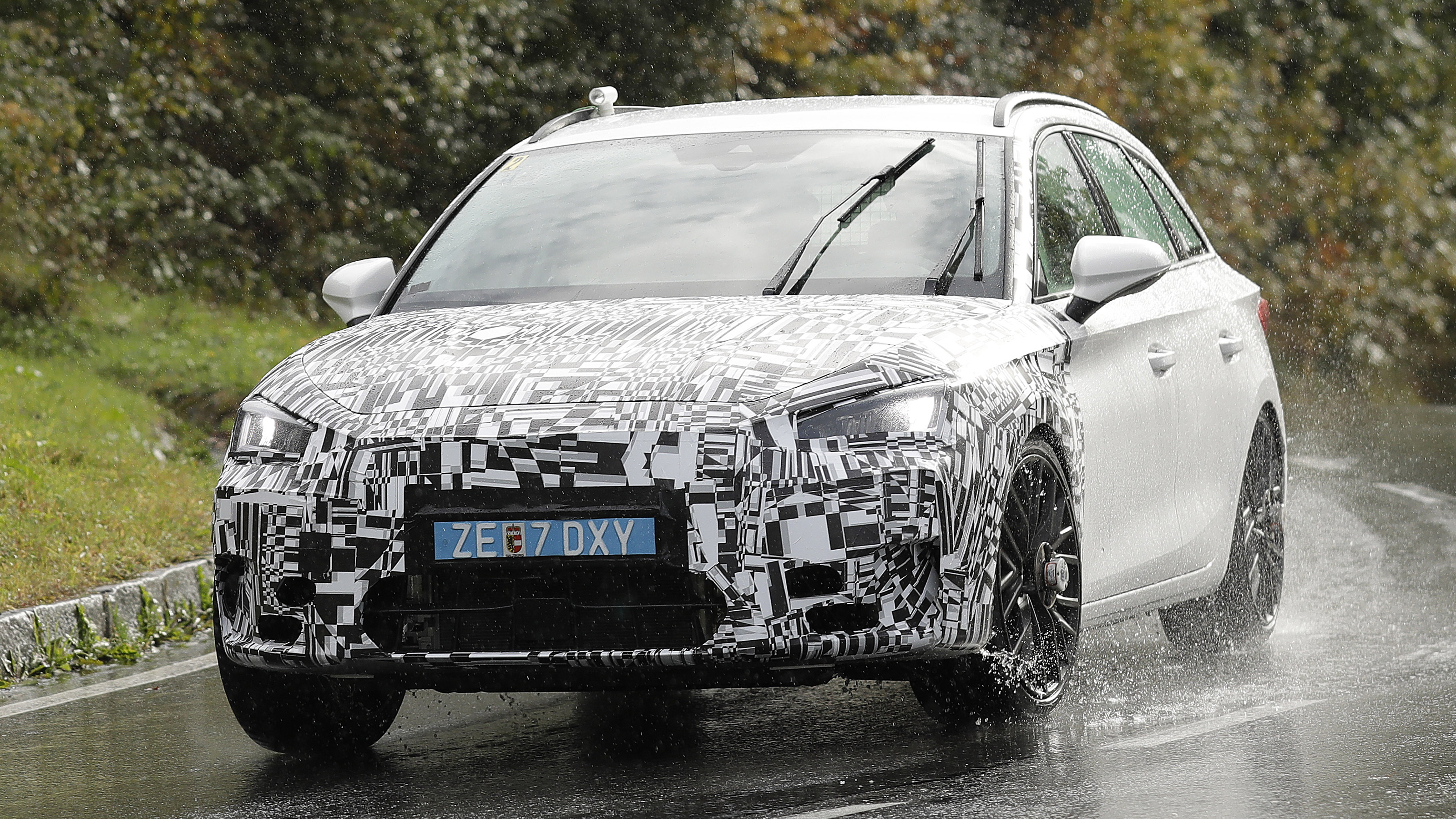 Cupra Leon facelift - spyshot 2