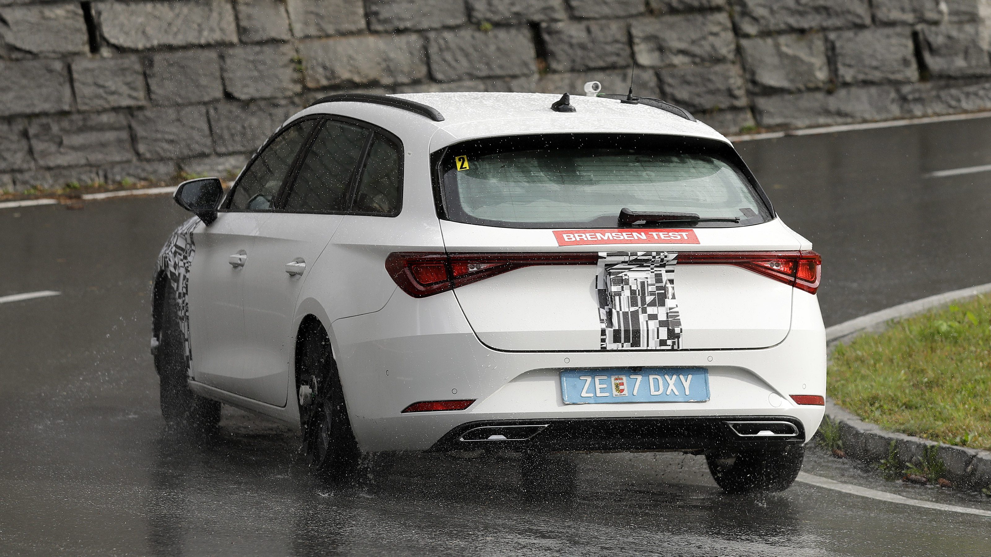 Cupra Leon facelift - spyshot 6