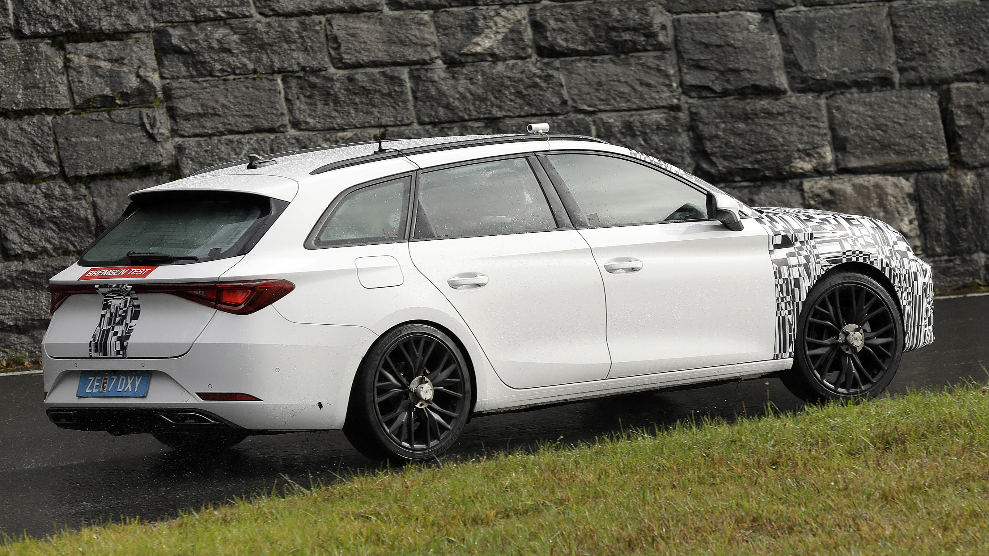 Cupra Leon facelift - spyshot 8