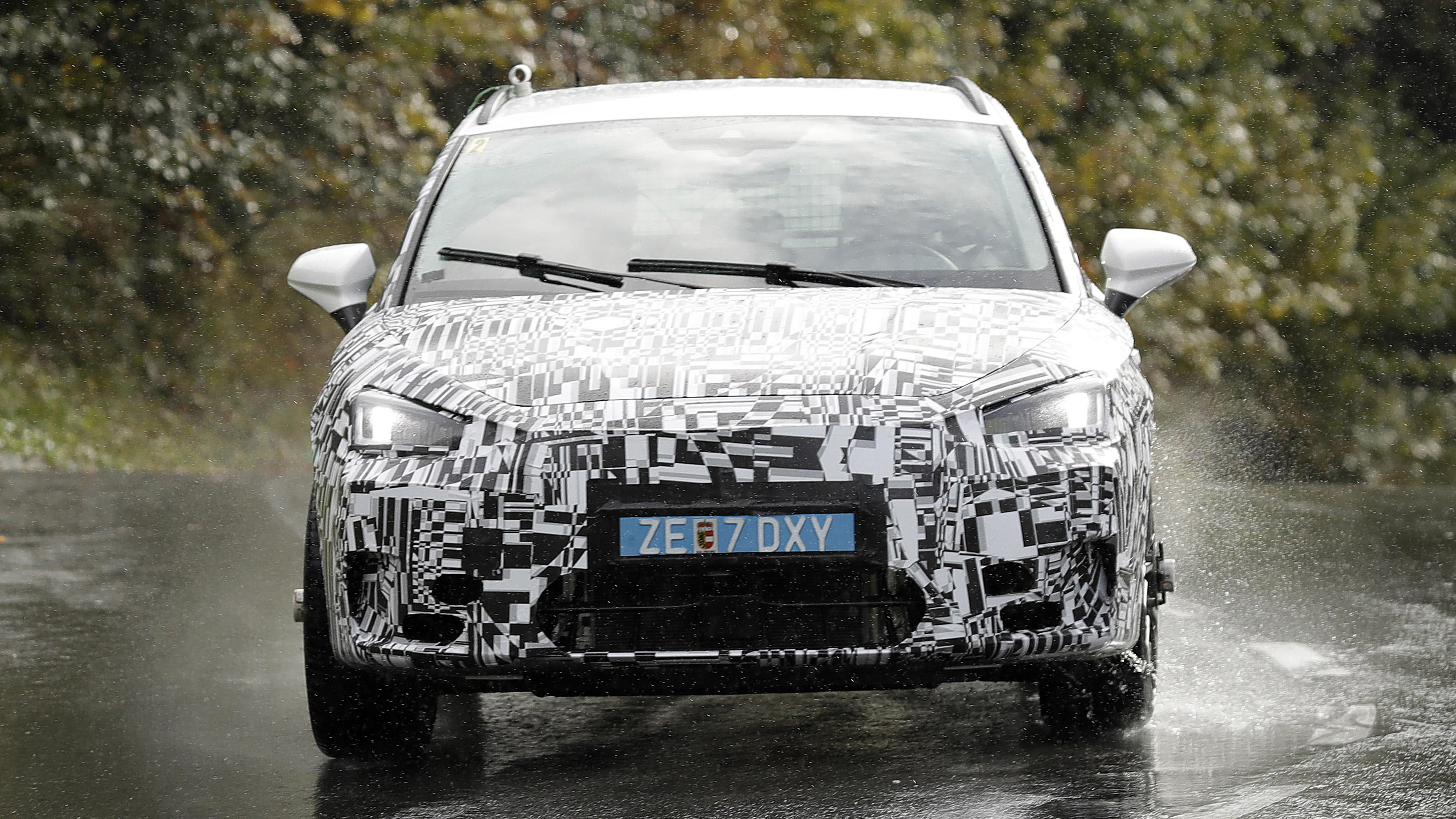 Cupra Leon facelift - spyshot 1
