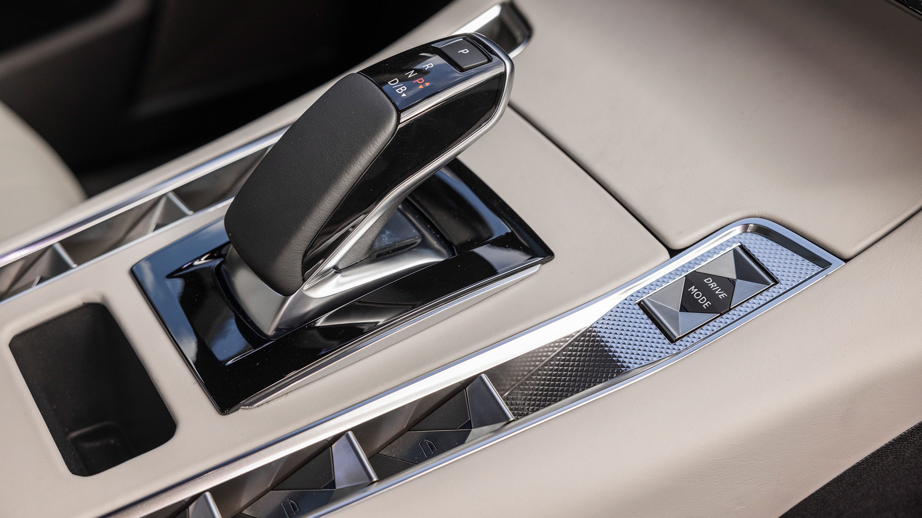 DS 7 225 - gear selector