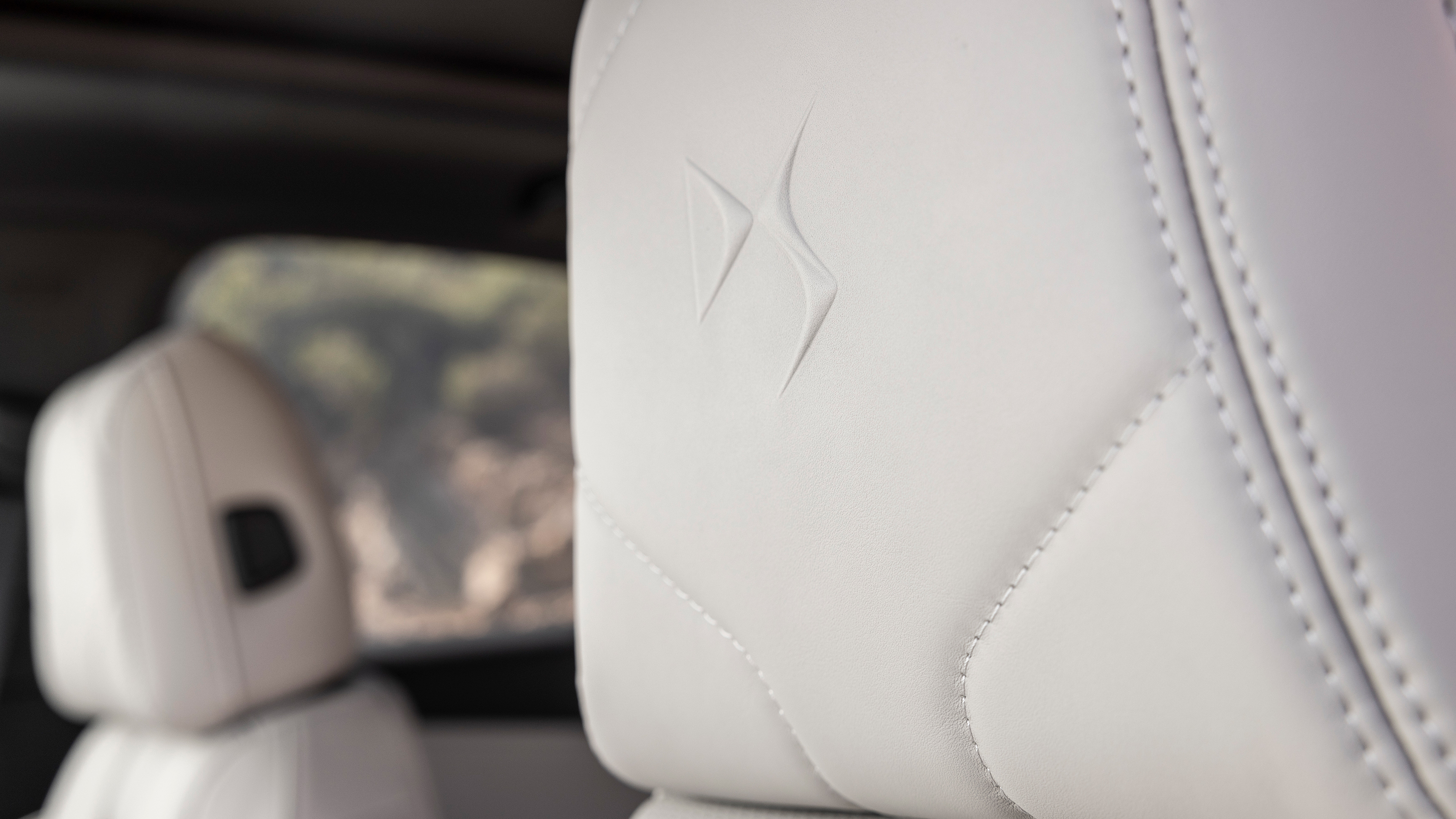 DS 7 225 - headrests