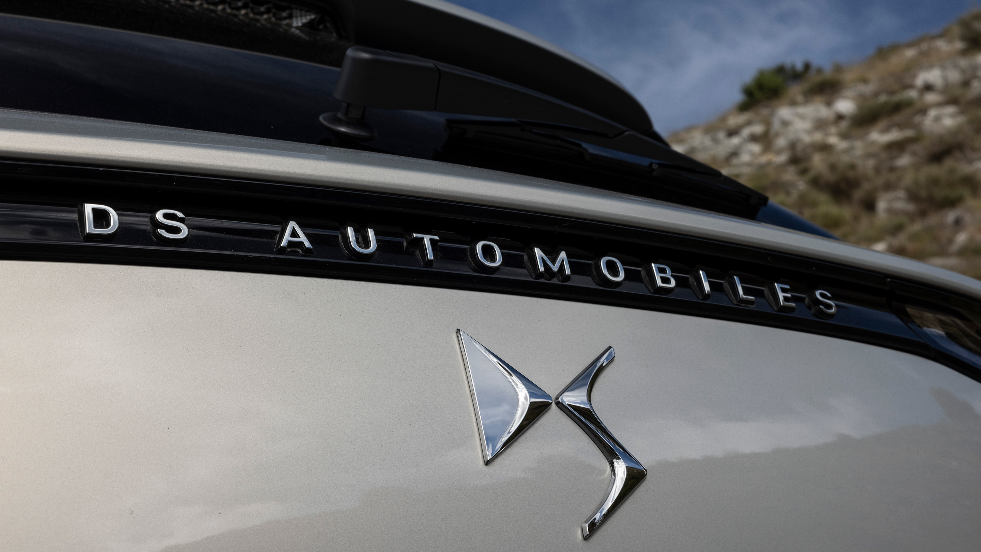 DS 7 225 - rear badge