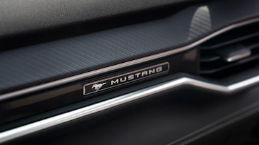 Ford Mustang 2022 - badge
