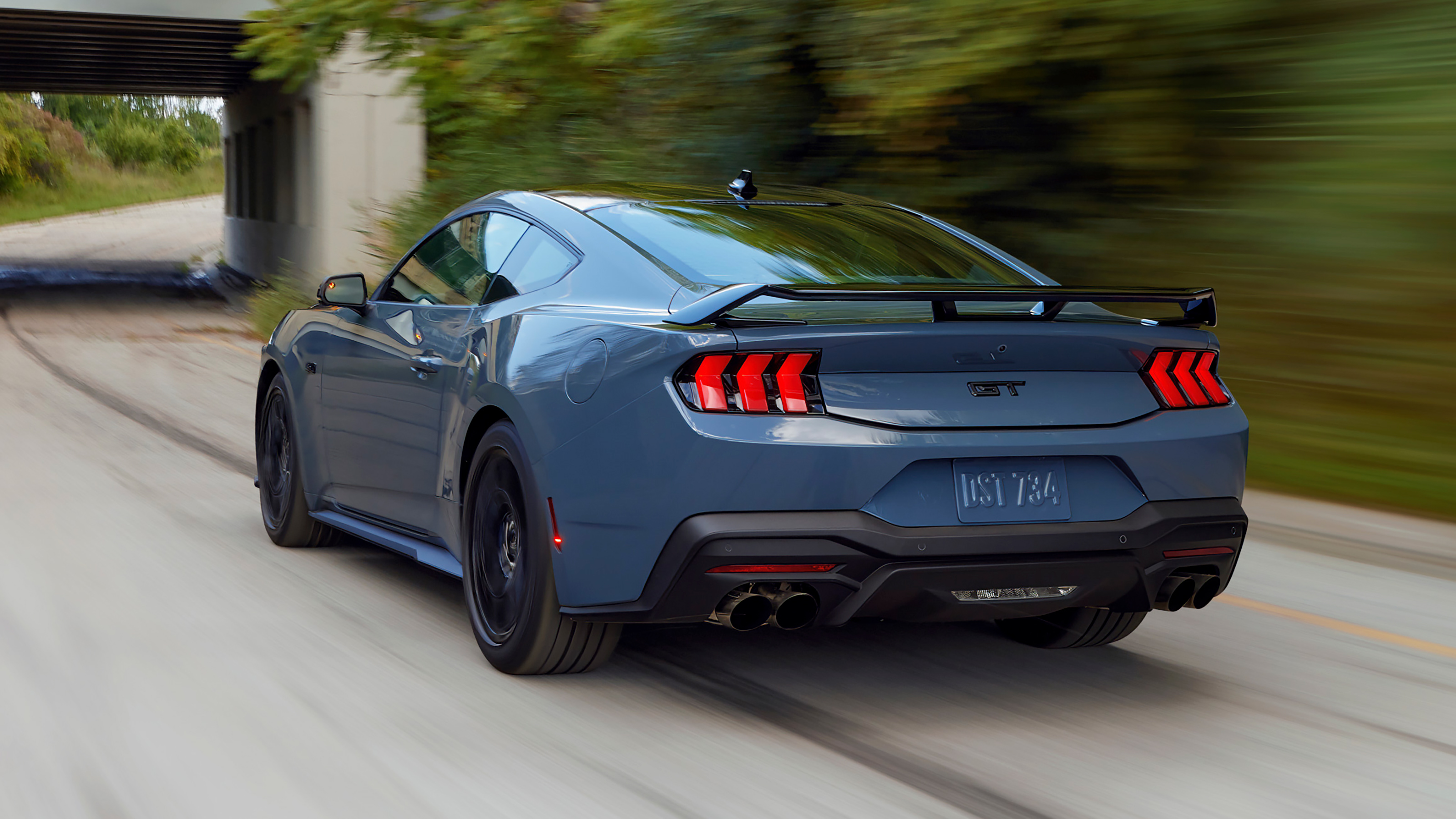 Ford Mustang 2022 - rear