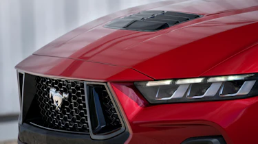 Ford Mustang 2022 - front