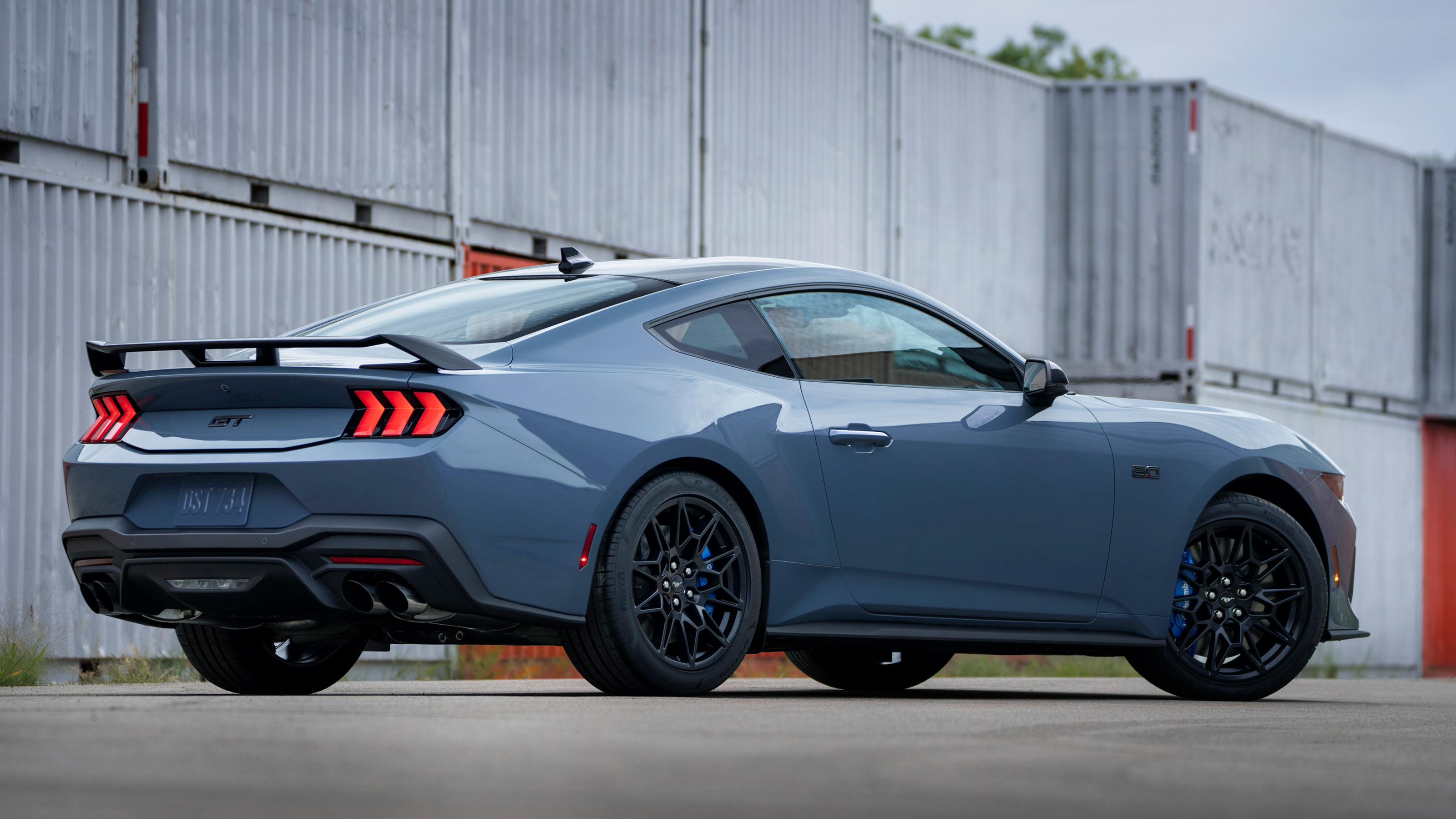 Ford Mustang 2022 - rear