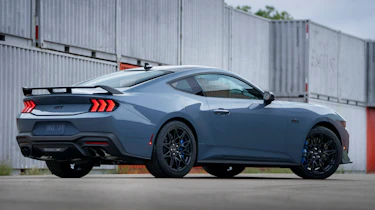 Ford Mustang 2022 - rear