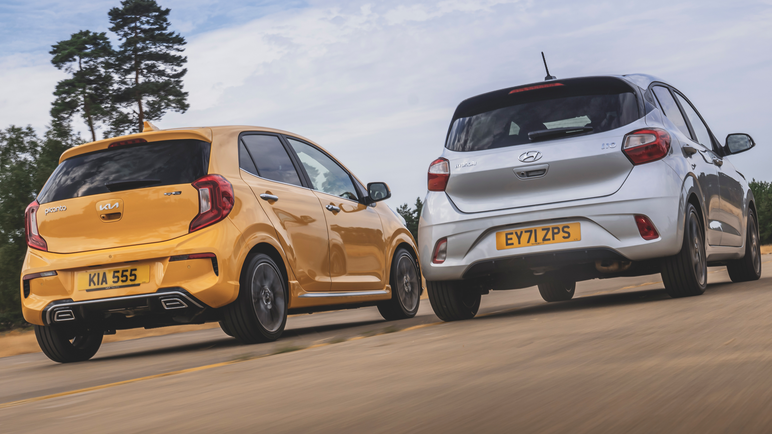 Kia Picanto vs Hyundai i10 - rear tracking