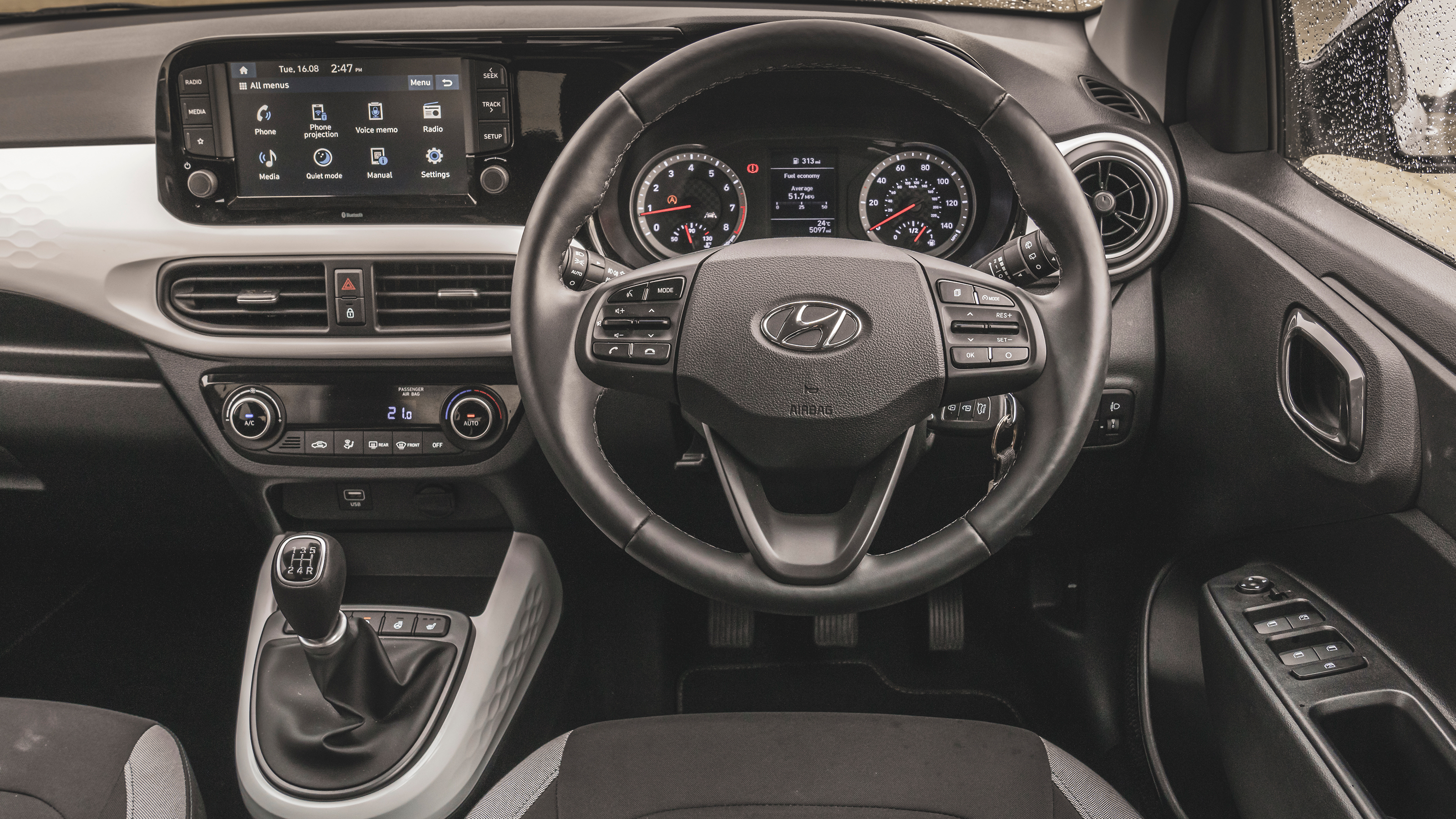 Hyundai i10 - interior