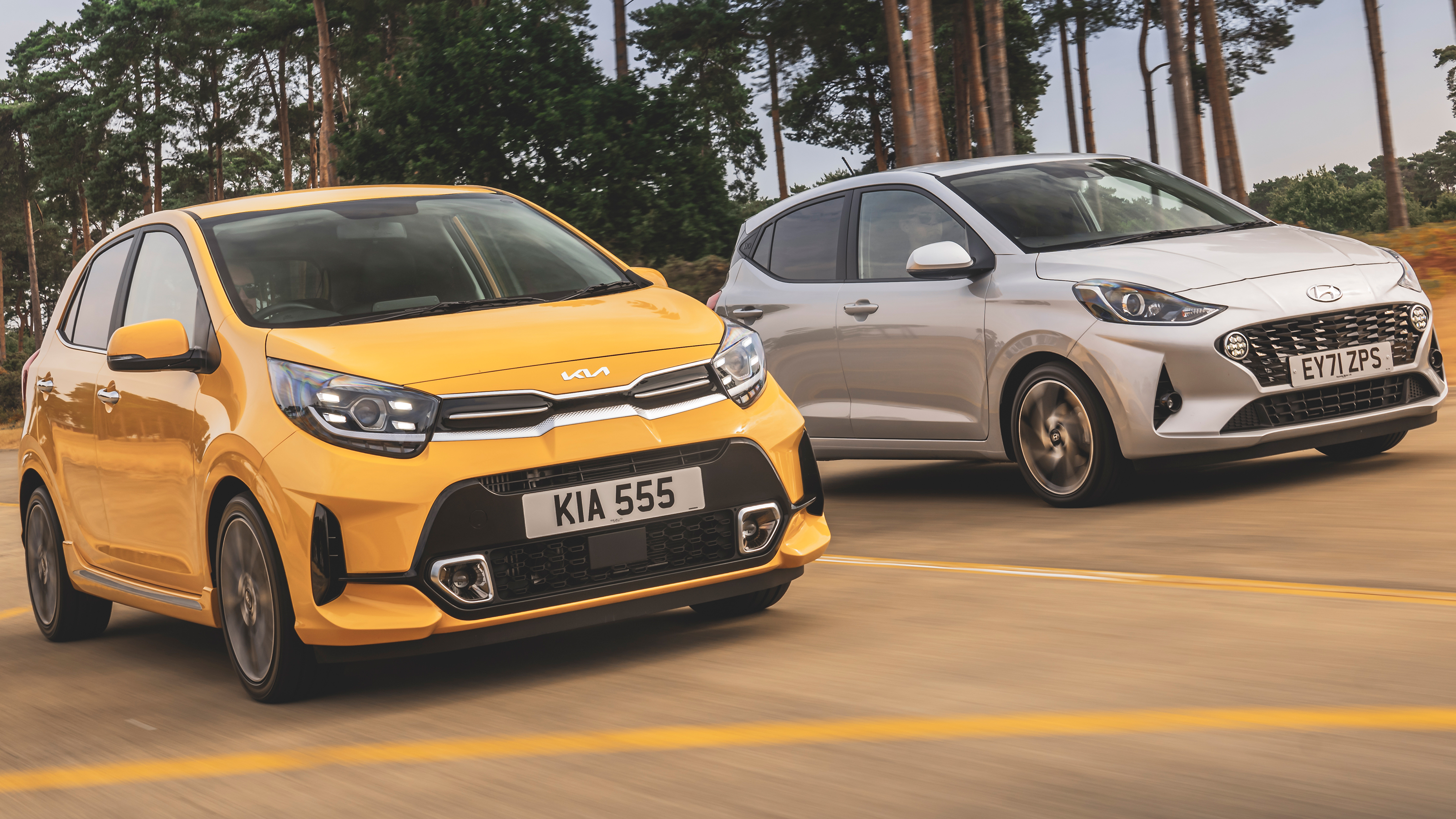 Kia Picanto vs Hyundai i10 - front tracking