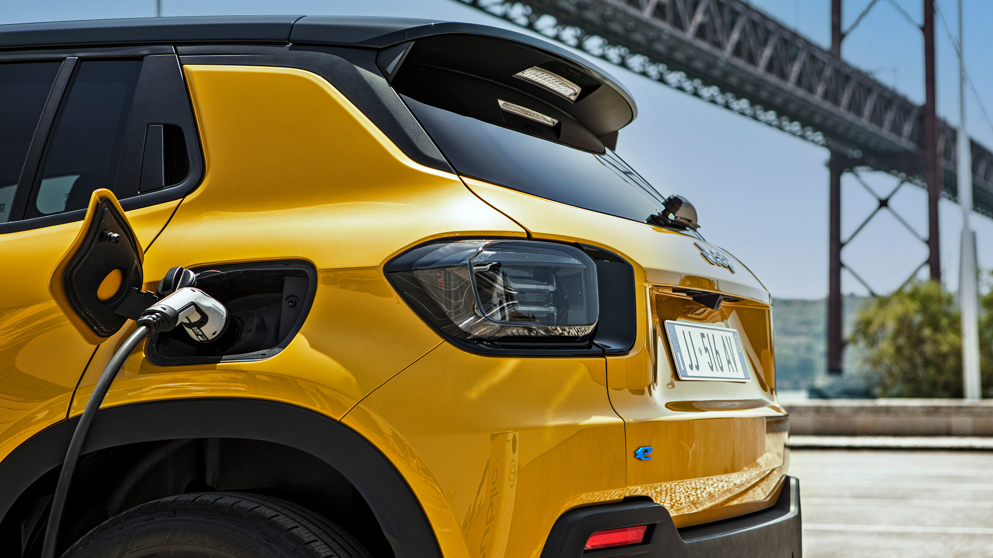 Jeep Avenger - charging