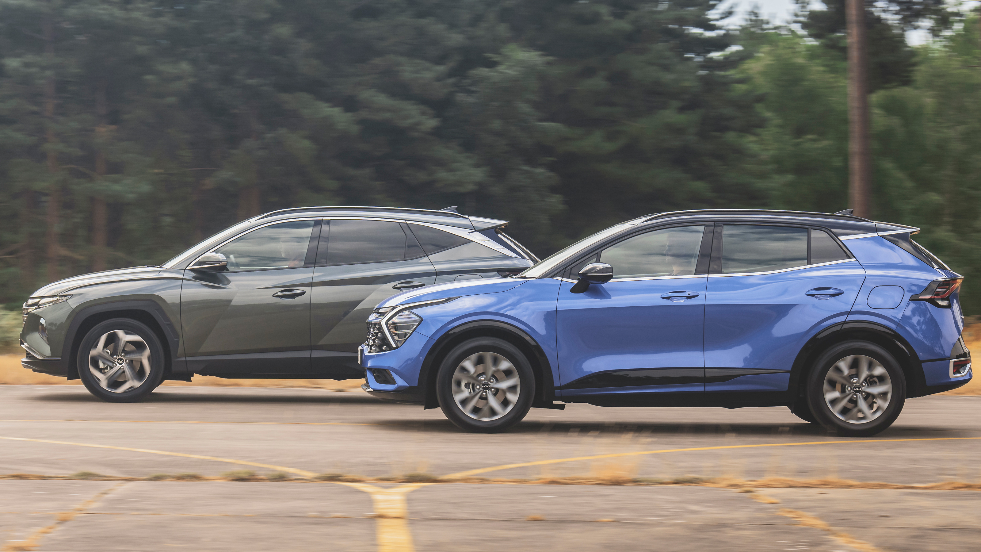 Kia Sportage vs Hyundai Tucson - side tracking