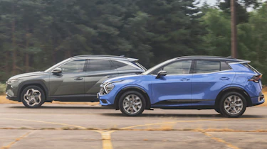 Kia Sportage vs Hyundai Tucson - side tracking