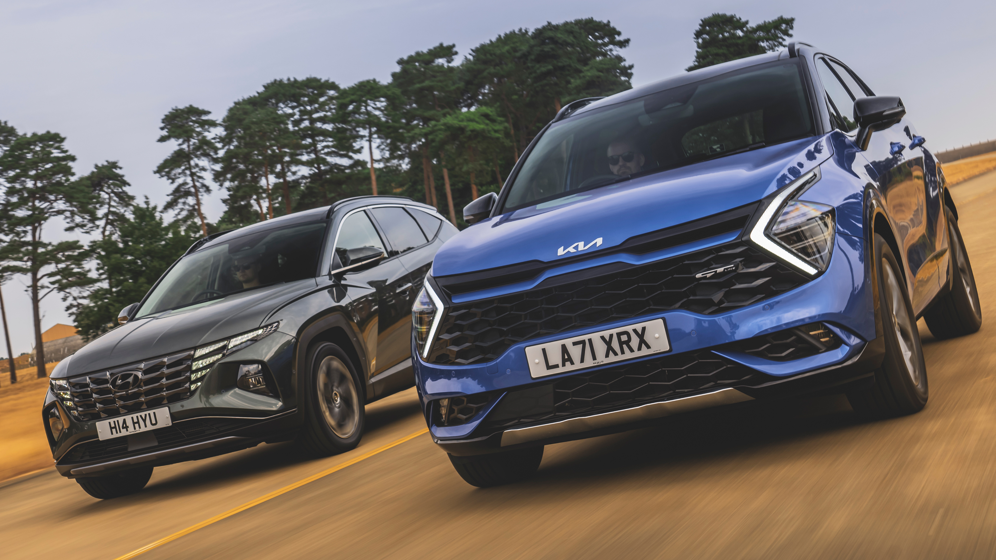 Kia Sportage vs Hyundai Tucson - front tracking